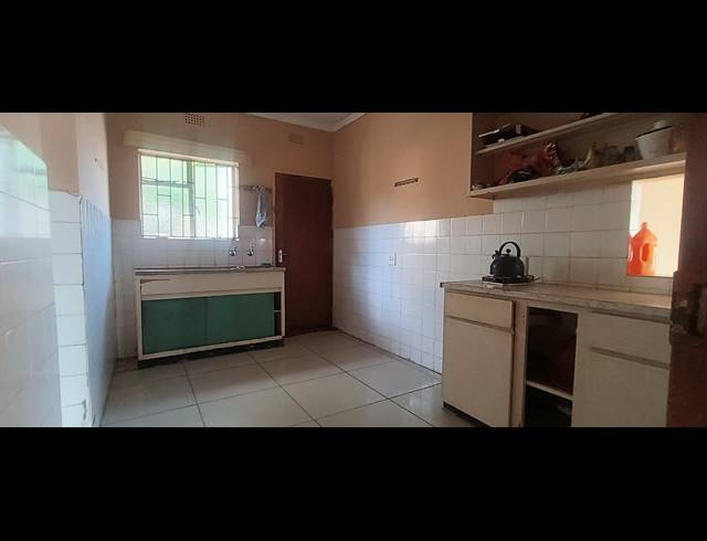 3 BEDROOM FREEHOLD FOR SALE IN BURGERSHOOP